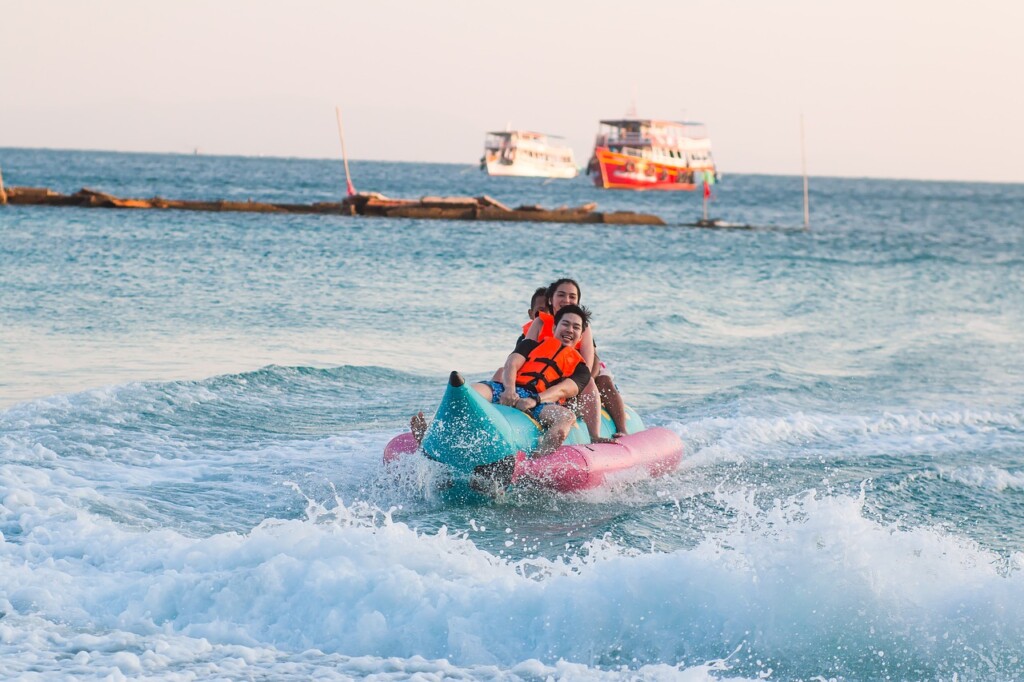 バナナボートは友達と一緒に楽しめるセブ島のマリンアクティビティ